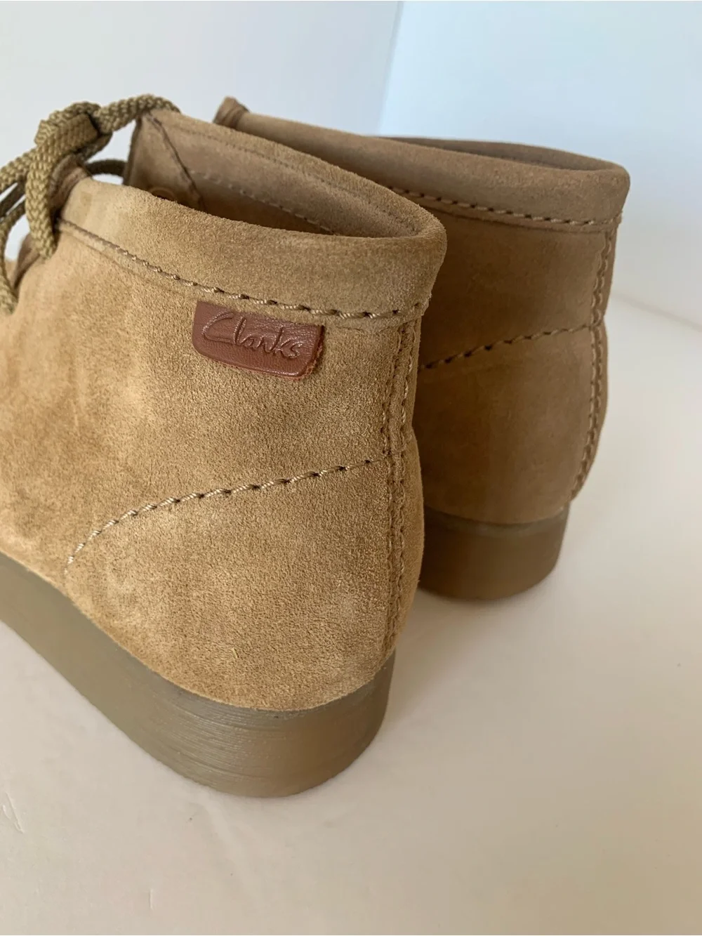 NEW Clark’s Wallaston Dark Sand Suede Chukka Moccasin Boot Men’s Size 9 NWOB